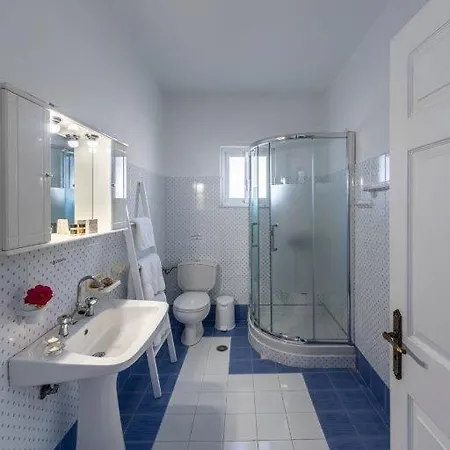 Sea View Apartment *
